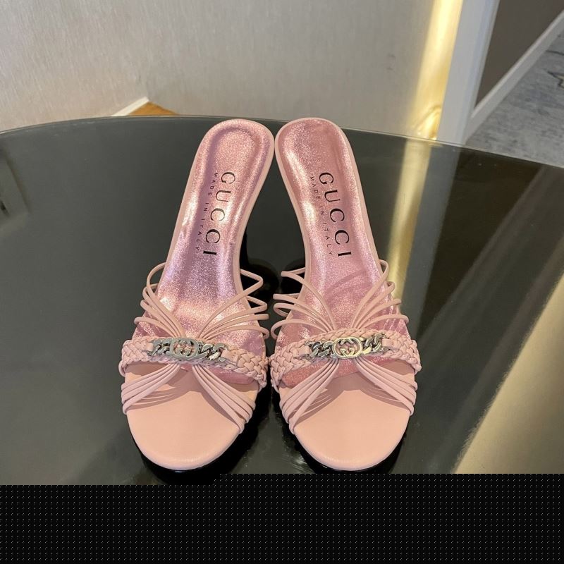 G*u*i sandals